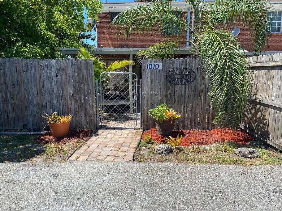 Private Townhouse With Courtyard And Covered Patio West Palm Beach Exterior photo