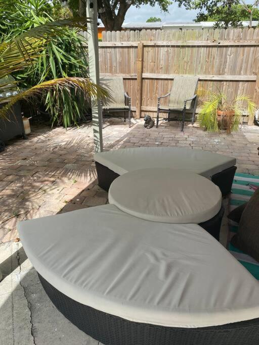 Private Townhouse With Courtyard And Covered Patio West Palm Beach Exterior photo